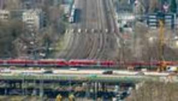 Bahn: Arbeiten an Autobahnbrücke - Züge umfahren das Ruhrgebiet