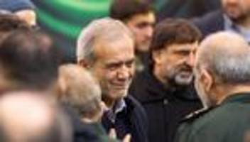 Protest im Iran: Irans Präsident mahnt Sicherheitskräfte zu Zurückhaltung bei Protesten