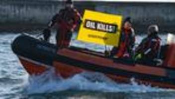 schattenflotte: ein jahr nach havarie - greenpeace-protest bei der eventin