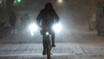 Verkehrschaos in Frankreich: Schnee legt Pariser Busverkehr lahm