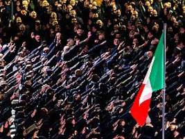 gedenken von mussolini-anhängern: hunderte zeigen bei versammlung in rom faschistengruß