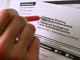 Korruptionsvorwürfe in Bielefeld: Ausländeramt soll Aufenthaltsgenehmigungen verkauft haben