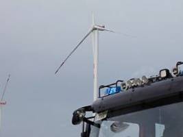 stau auf der a44: windradflügel knickt ab - polizei sperrt autobahn