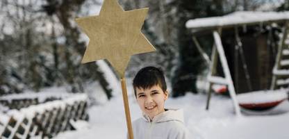 sternsinger: theodor, 13, zieht seit neun jahren durch hamburgs süden