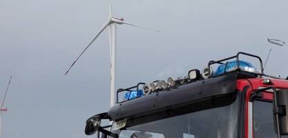 Nordrhein-Westfalen: Windradflügel könnte abbrechen, Autobahn gesperrt