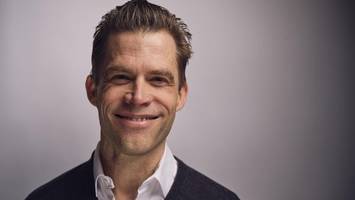 bas kast fiel auf alkohol-mythos rein: „Ärgert mich, wie unkritisch ich war“