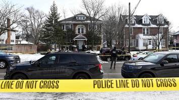 usa: frau stirbt nach schüssen von ice-beamtem – plante sie angriff?