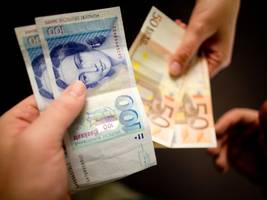 Währung: Bundesbürger tauschen knapp 53,1 Millionen D-Mark in Euro um