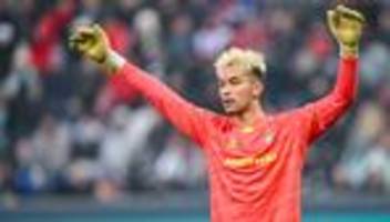 fußball-bundesliga: bremer stürmer-suche geht weiter - bangen um backhaus im tor