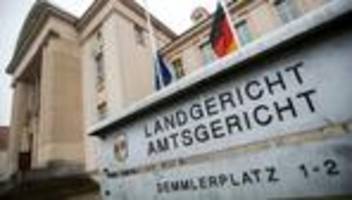 Prozesse: Großvater gesteht dutzendfachen Missbrauch seiner Enkelin