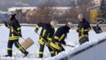 Schwerer Schnee: Schneelast zu groß? Goch schließt sieben Sporthallen