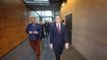 umstrittener afd-politiker: rechtsradikale musik auf usb-stick aus halembas zimmer