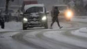 Wetter: Vorsicht wegen Schnee und Glätte auf Straßen
