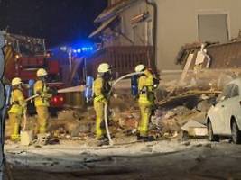 Explosion am frühen Morgen: Haus in Albstadt stürzt ein - Bewohner vermisst