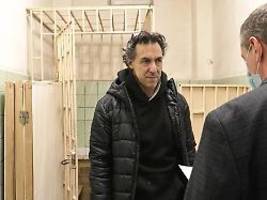 gefangenenaustausch mit russland : französischer politologe vinatier aus russischer haft entlassen