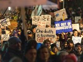 ice-bundesagent tötet frau: streit zwischen us-behörden eskaliert nach tödlichen schüssen