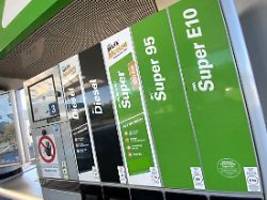 Kartellamt: Sind wachsam: Spritpreise steigen sprunghaft an