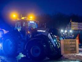 Streit um Freihandelszone: Landwirte blockieren wegen Mercosur-Abkommen Autobahnauffahrten