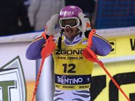 verheerender fehler im slalom: so langsam, dass straßer mit den zuschauern reden kann