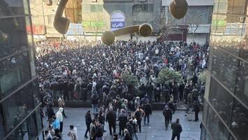 Iran-Proteste eskalieren: Regime schaltet Internet ab