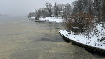 Rätsel auf der Alster: Warum ist das Wasser plötzlich eklig gelb?