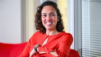 Trägt sie bald Glatze? FDP-Politikerin geht haarige Wette vor Landtagswahl ein