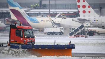 „Völlig verzweifelt“: Austauschschülerin hängt im Schnee-Chaos fest