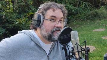 Hamburger Synchronsprecher steigt mit TikTok-Konzern „in den juristischen Ring“