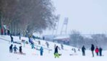 fußball-bundesliga: erhebliche glätte: bundesliga-spiel in bremen fällt aus