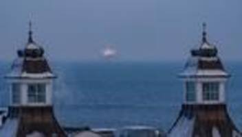 schattenflotte: hohe wellen erwartet - tanker vor rügen laut minister sicher