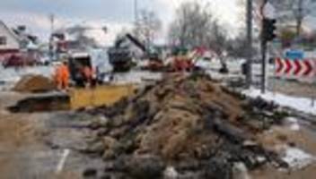 wasserleitungen: wasserrohrbruch-reparatur dauert länger - versorgung sicher