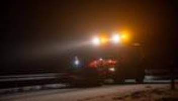 Wetterfolgen: Zwei Leichtverletzte auf schneeglatter Fahrbahn