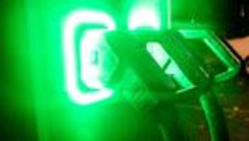 Ifo-Institut: Autoindustrie dank E-Autos optimistischer