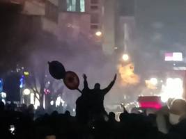 islamische republik iran: kritiker des mullah-regimes füllen die hauptstraßen teherans