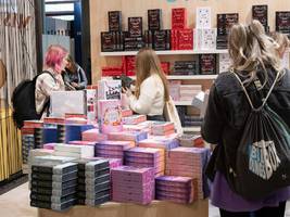 einzelhandel: buchhändler haben 2025 weniger bücher verkauft