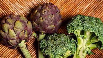 Abnehmen mit Bitterstoffen: Dr. Riedl sagt, welche Lebensmittel er kaufen würde