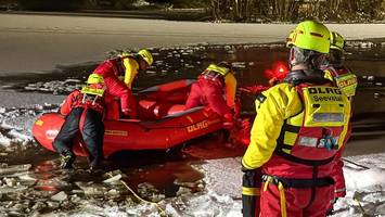 Ins Eis eingebrochen: Das sind die besten Methoden der Retter