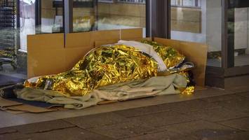 Lebensgefahr: Obdachlose dürfen sich jetzt in U-Bahnen wärmen