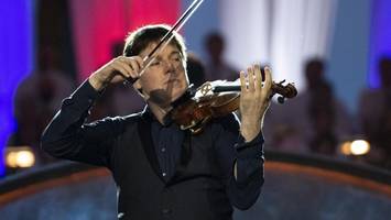 Spitzenmusiker Joshua Bell verzaubert in der Elbphilharmonie auf seiner Geige