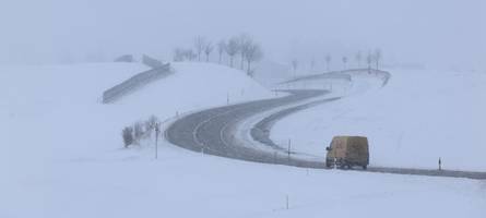 „Aufenthalte im Freien vermeiden“: DWD warnt in Bayern vor Sturmböen und Glatteis
