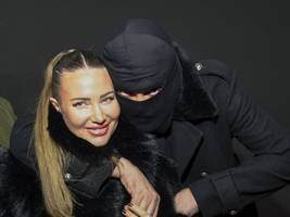 RTL-Podcast: Wie ein Spieleabend zwischen Segmüller-Möbeln