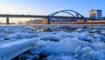 Hochwasserschutz: Eis auf der Oder: Land verstärkt Deichkontrollen