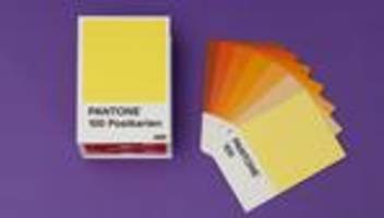 postkartenbox von pantone: alles im grünen bereich