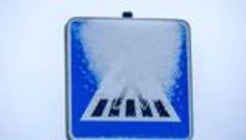 Unfälle: Autofahrer übersieht Dreijährige auf Zebrastreifen