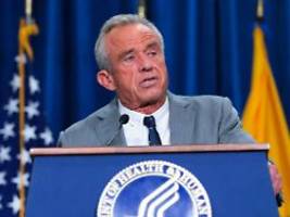 Berlin widerspricht deutlich: Kennedy schießt wegen Corona-Verfahren gegen Bundesregierung