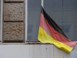 Für viele Zugewanderte ein Thema: Jeder Fünfte in Deutschland denkt übers Auswandern nach