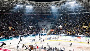 eisbären zittern sich zum sieg im frostigen winter game