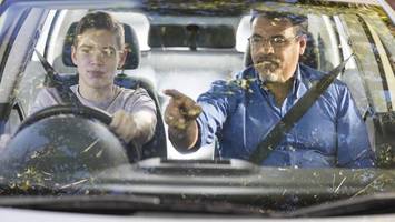 führerschein machen bei starkem schneefall: wie fahrschulen reagieren