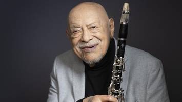 giora feidman in hamburg: „king of klezmer“ nutzt musik als friedensbotschaft