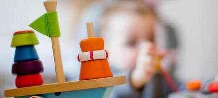 „Ein kleines Bullerbü“: Wie eine Pflegemama einem einjährigen Kind ein sicheres Zuhause gibt